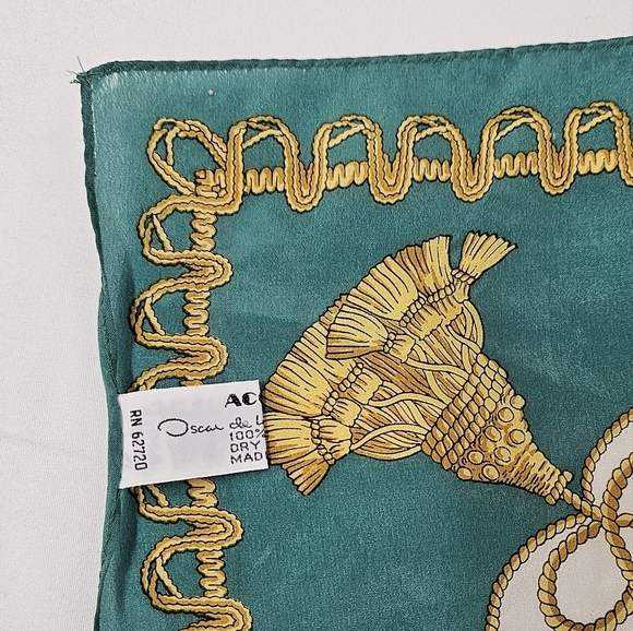 Oscar De La Renta Vintage Silk Scarf In Green White And Yellow - Picture 12 of 12